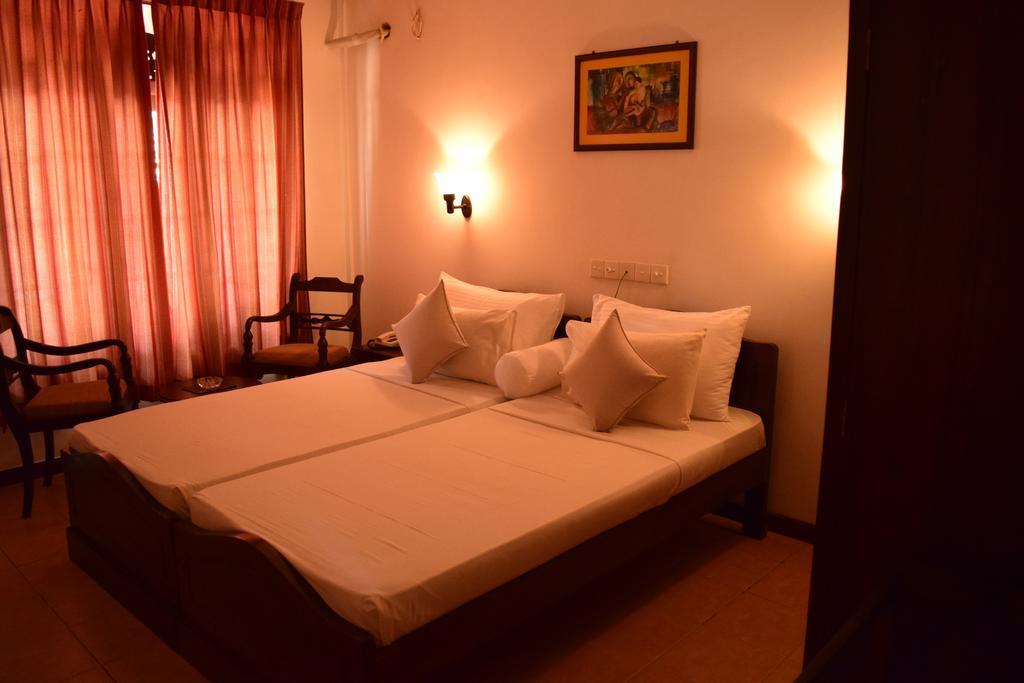 Hotel Lagoon Paradise Negombo Chambre photo