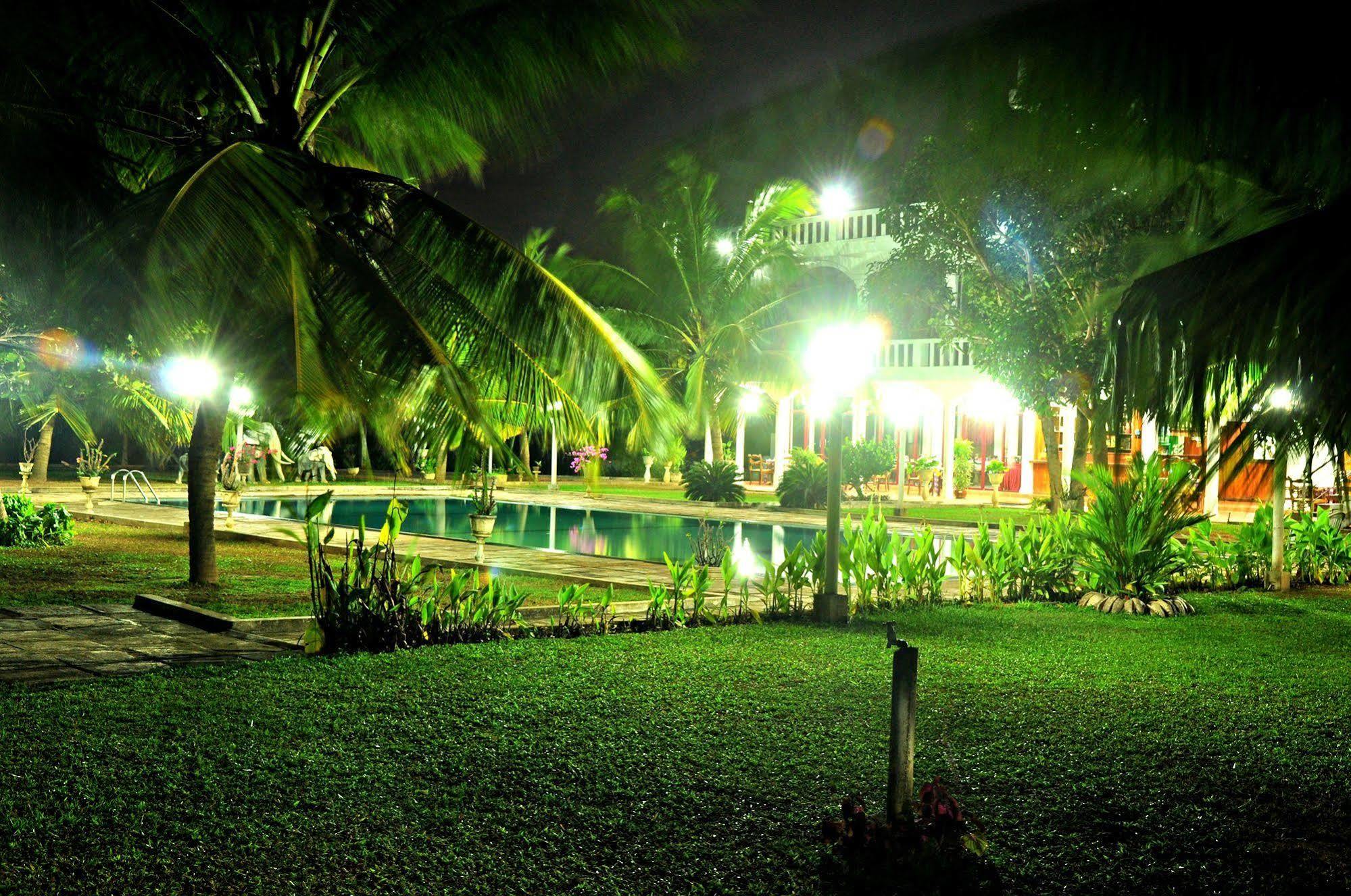 Hotel Lagoon Paradise Negombo Extérieur photo
