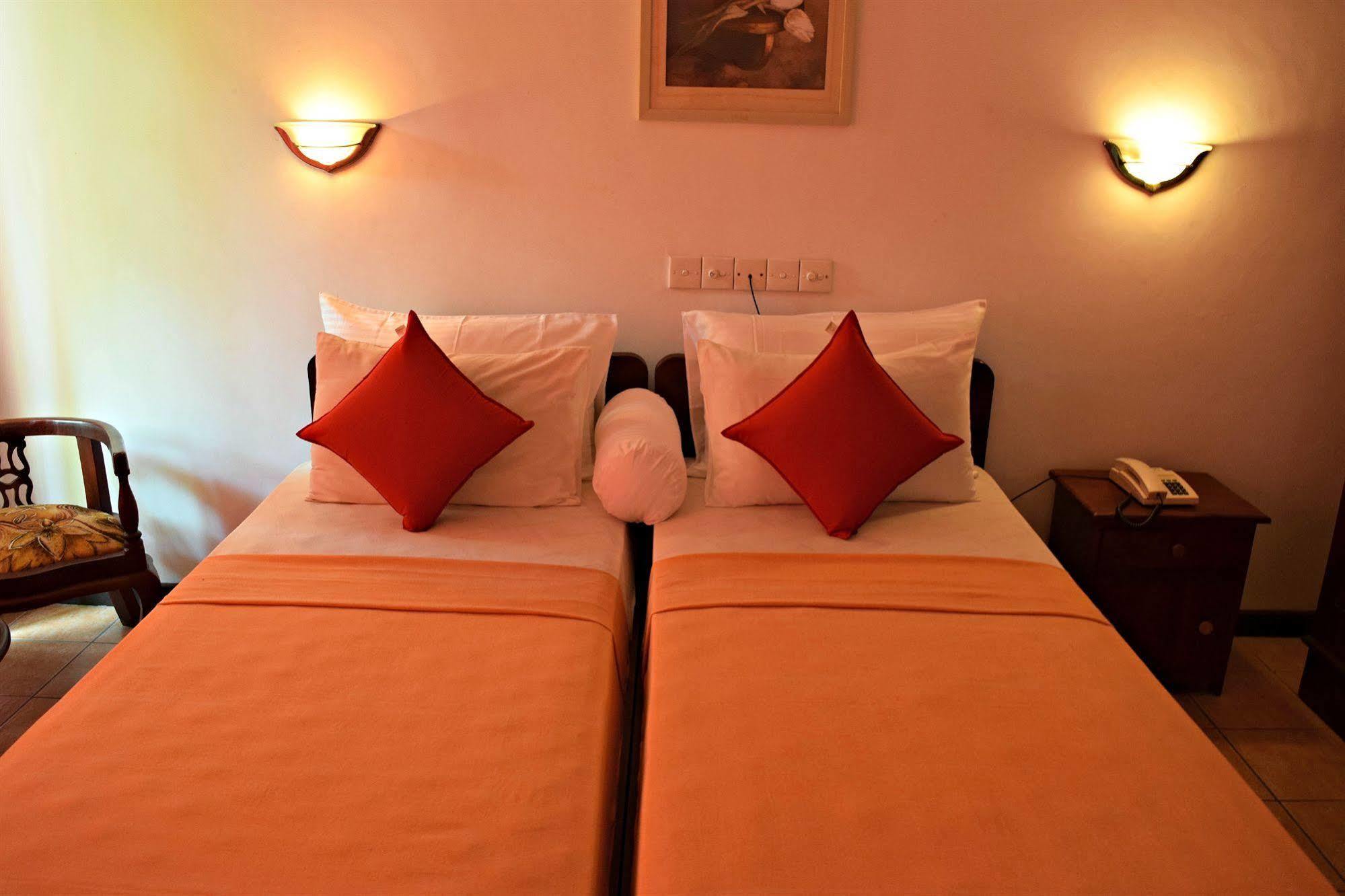 Hotel Lagoon Paradise Negombo Extérieur photo