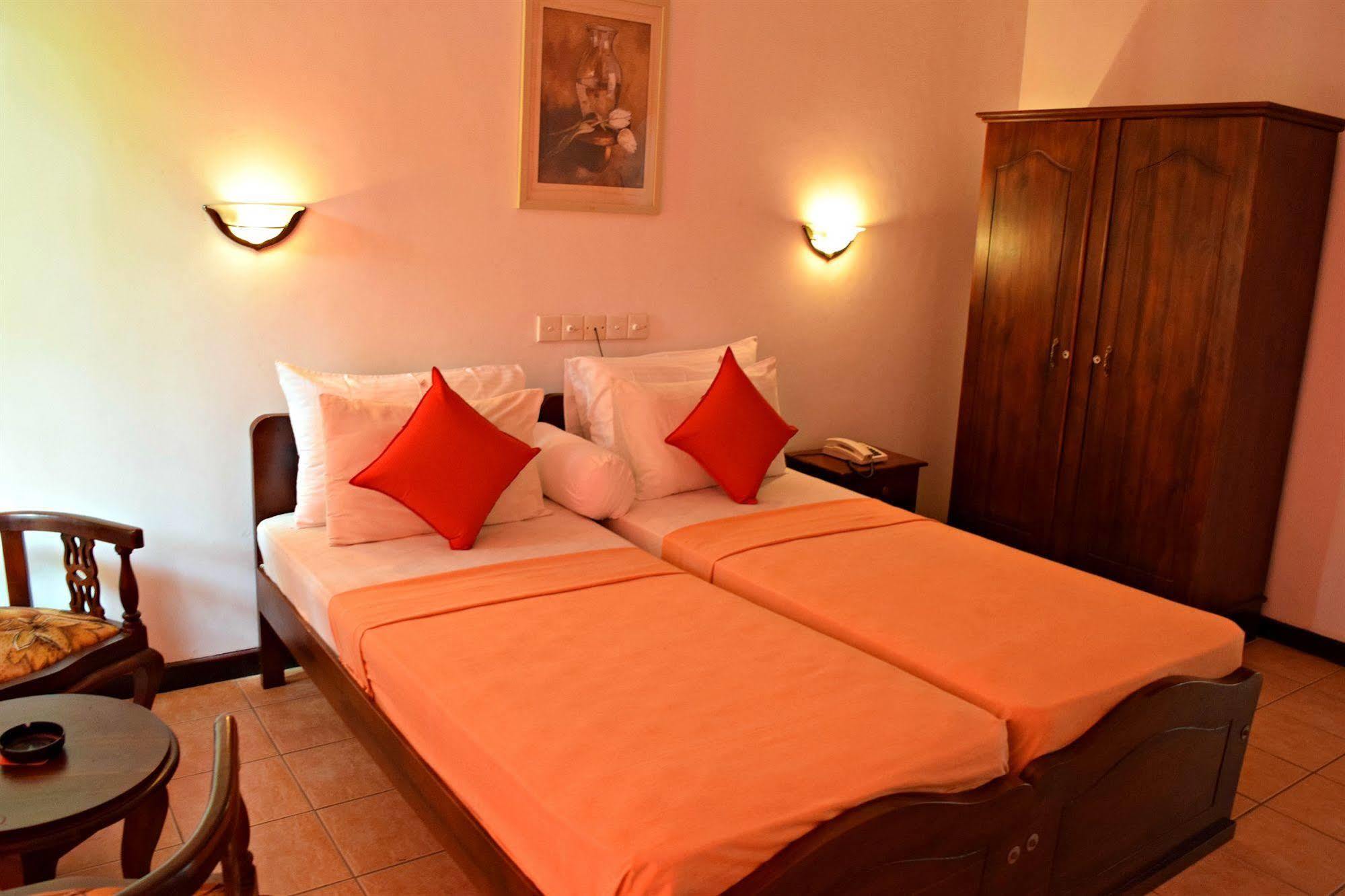 Hotel Lagoon Paradise Negombo Extérieur photo
