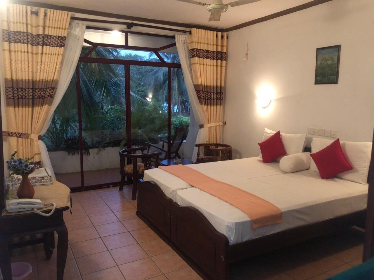 Hotel Lagoon Paradise Negombo Extérieur photo